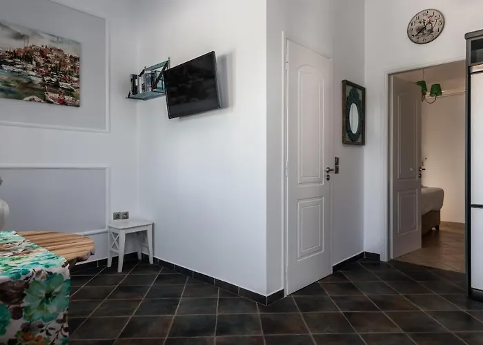 Artemis By Akroploro * פולוניה